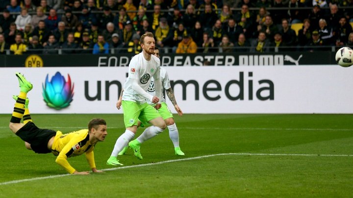 Borussia Dortmund 3 Wolfsburg 0: Piszczek stars with Yellow Wall absent
