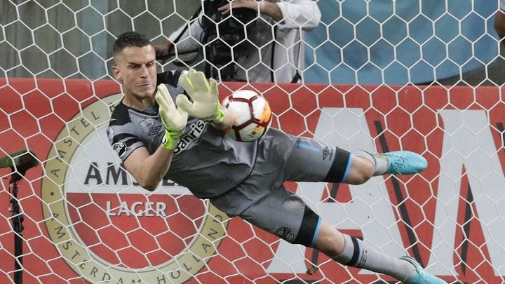 Marcelo Grohe lamenta zero no placar e gramado ruim após empate contra Internacional