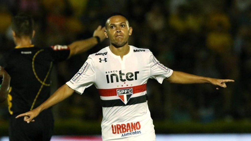 Marcos Guilherme contra adversário especial. Goal