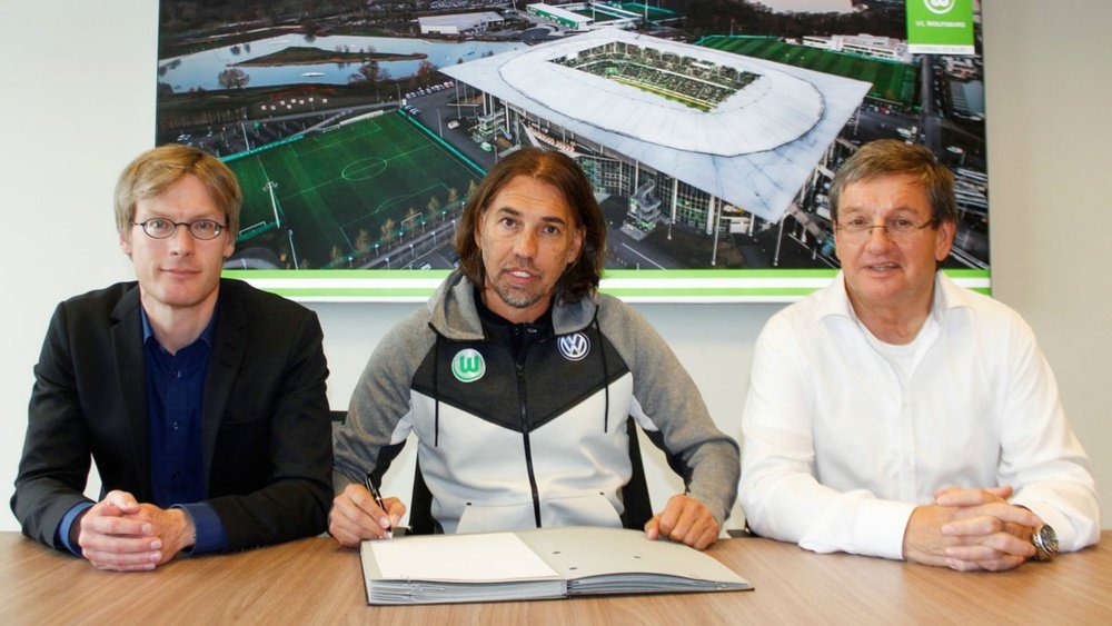 Schmidt today signed a contract becoming manager of Wolfsburg. Goal