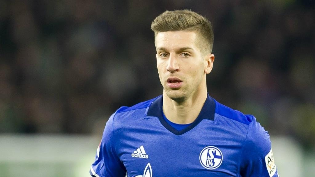 Schalke extend Nastasic contract