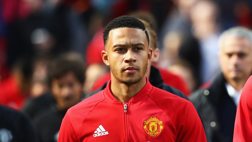 Memphis Depay is allegedly in talks with Everton. Goal
