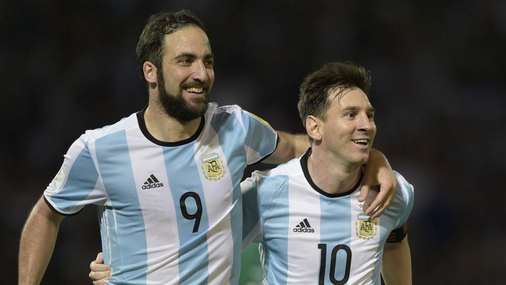 Messi: Higuain is one of the best. GOAL
