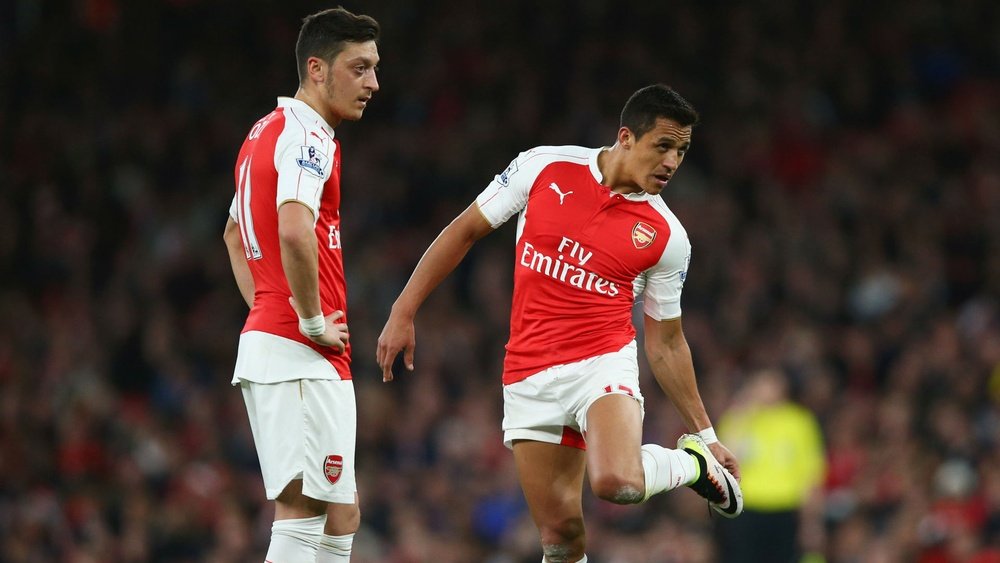 Mesut Ozil (L) and Alexis Sanchez are yet to sign new deals with Arsenal. Goal