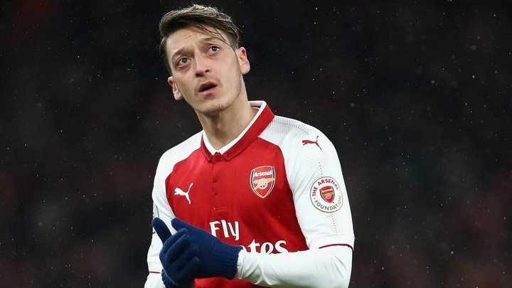 Ozil a doubt for Chelsea clash with knee injury