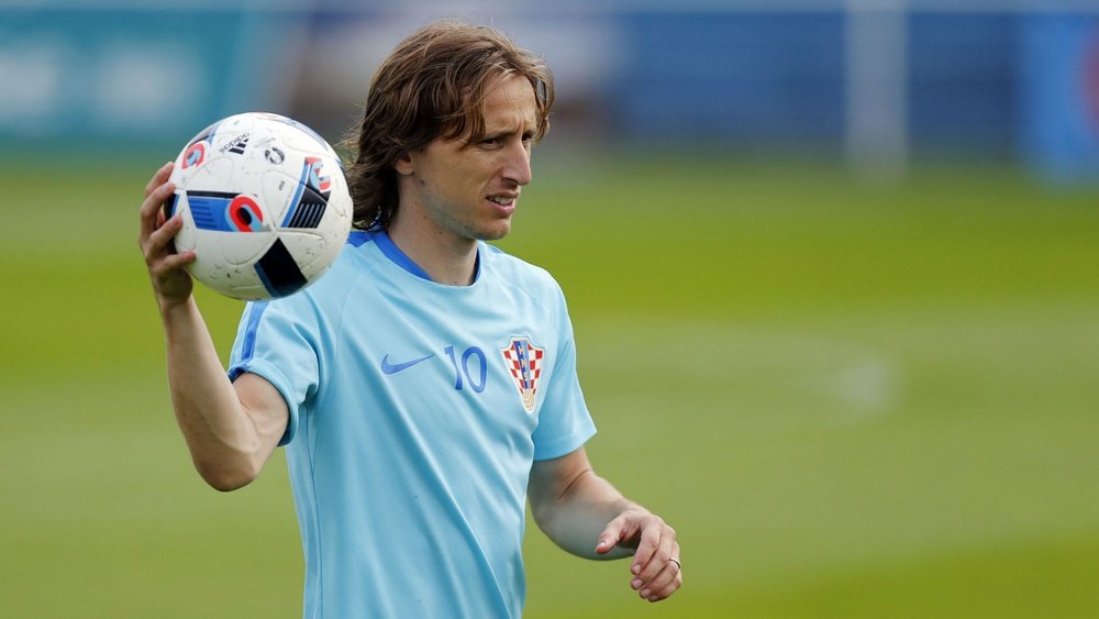 Modric has opted not to stand behind coach Ante Cacic. GOAL