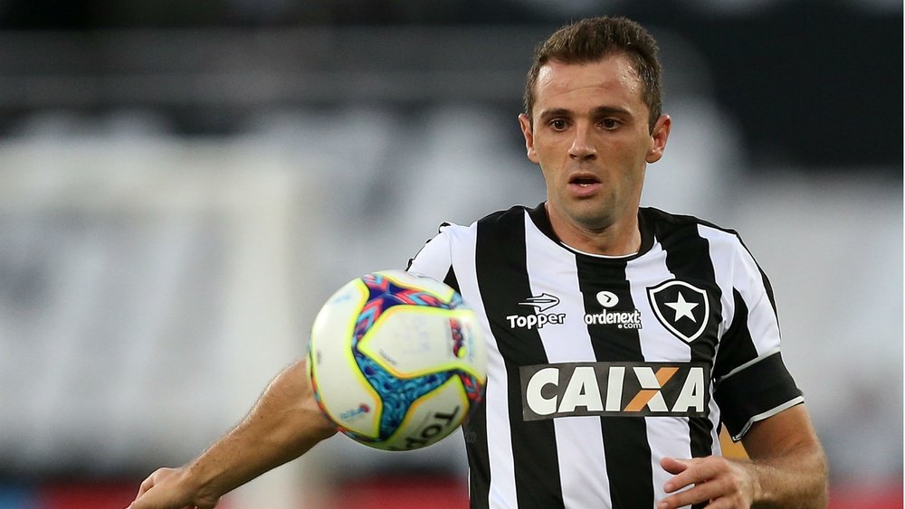 Montillo responde críticas e promete devolver salários ao Botafogo
