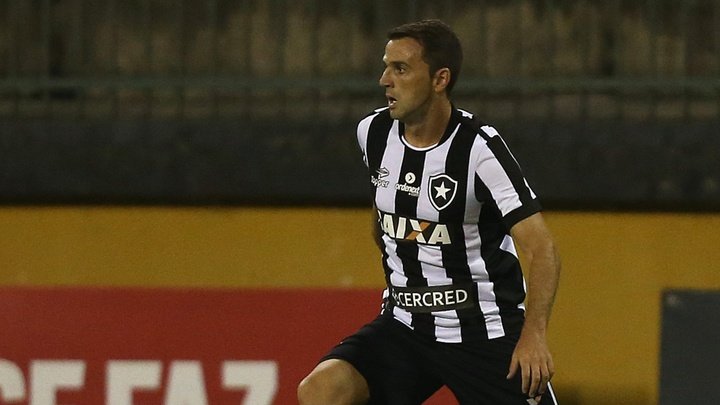 Montillo ganha elogios no retorno e lamenta chances desperdiçadas pelo Botafogo