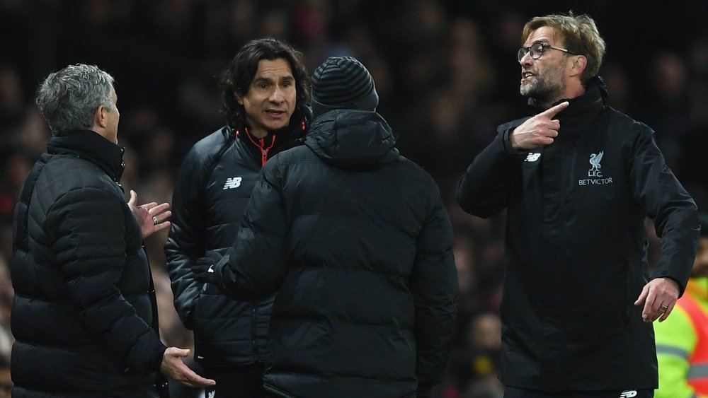 The confrontation between Mourinho and Klopp during the Sunday match. Goal