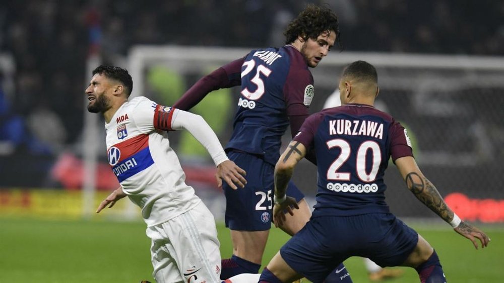 Nabil Fekir et Layvin Kurzawa, Lyon-PSG, Ligue 1. GOAL