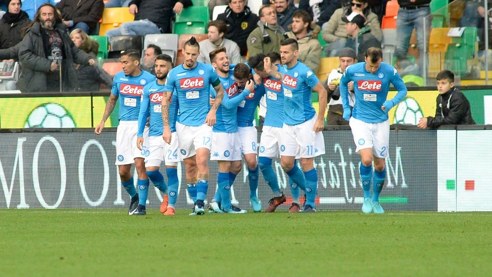 Naples reste le leader incontesté de Serie A. Goal