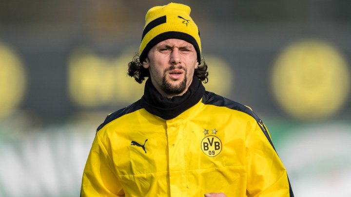 Dortmund confirm Ramos to China as Subotic nears exit