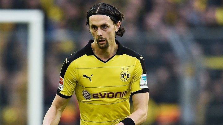 Dortmund loan Subotic to Cologne