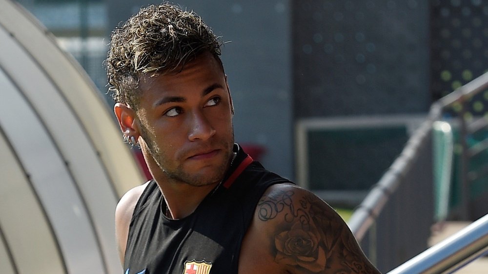 Neymar gasta fortuna em tênis. Goal