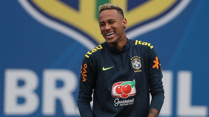 Jogador da Costa Rica encontra Neymar e manda recado para o brasileiro
