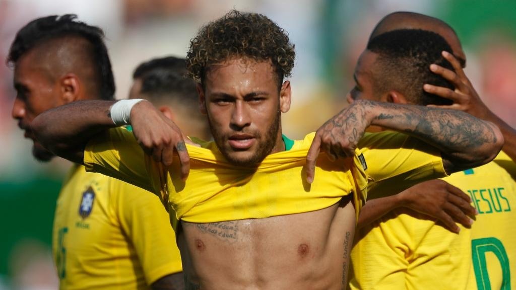 Neymar brinca sobre pancadas da Áustria em amistoso: 