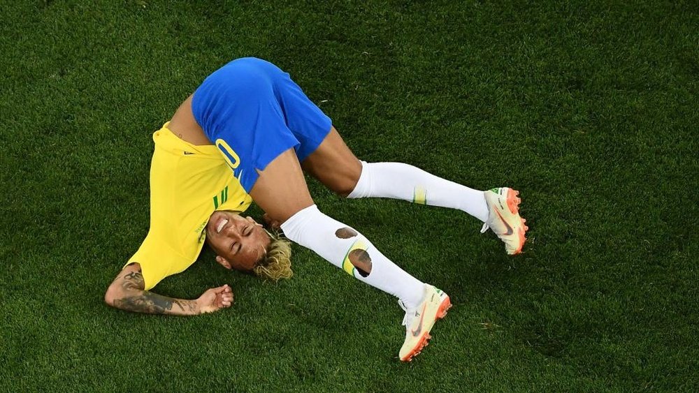 Em um dia normal de Neymar, o dono do bar pode ter serios prejuízos. Goal