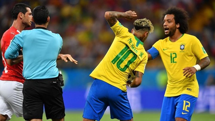 Com Neymar 'caçado', Seleção não consegue vencer na estreia da Copa