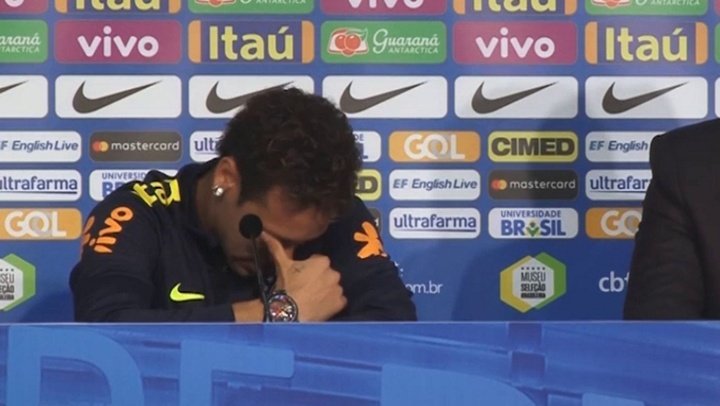 Neymar teria chorado em tentativa de interromper as negociações com o PSG, diz jornal