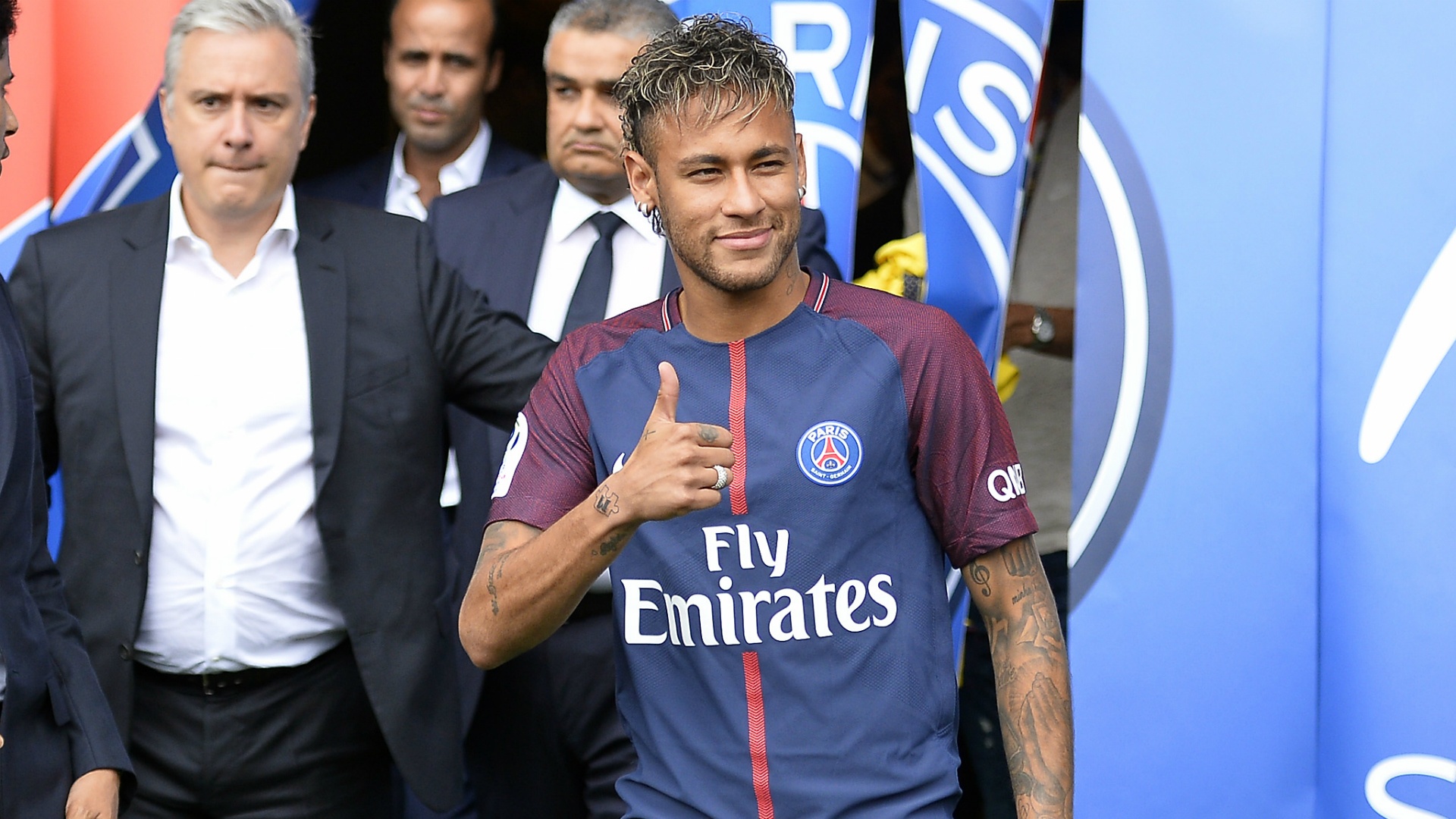 Emery welcomes added pressure after Neymar arrival as PSG win season opener