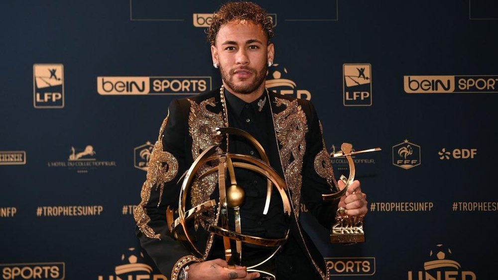 Neymar tired of transfer talk amid Madrid, Man United links