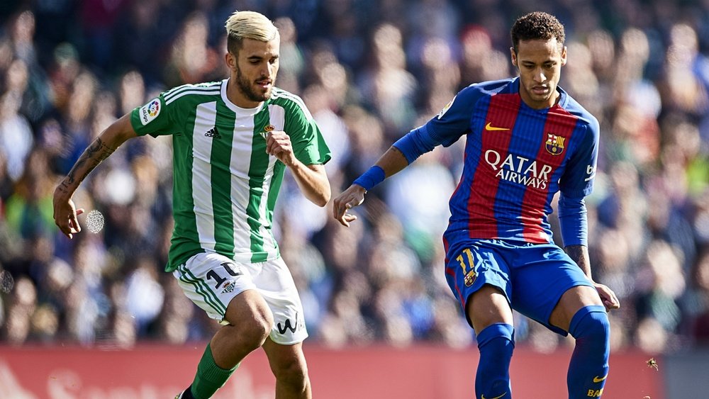 Neymar et Dani Ceballos dans le match de Liga entre Betis Séville et Barcelone. AFP