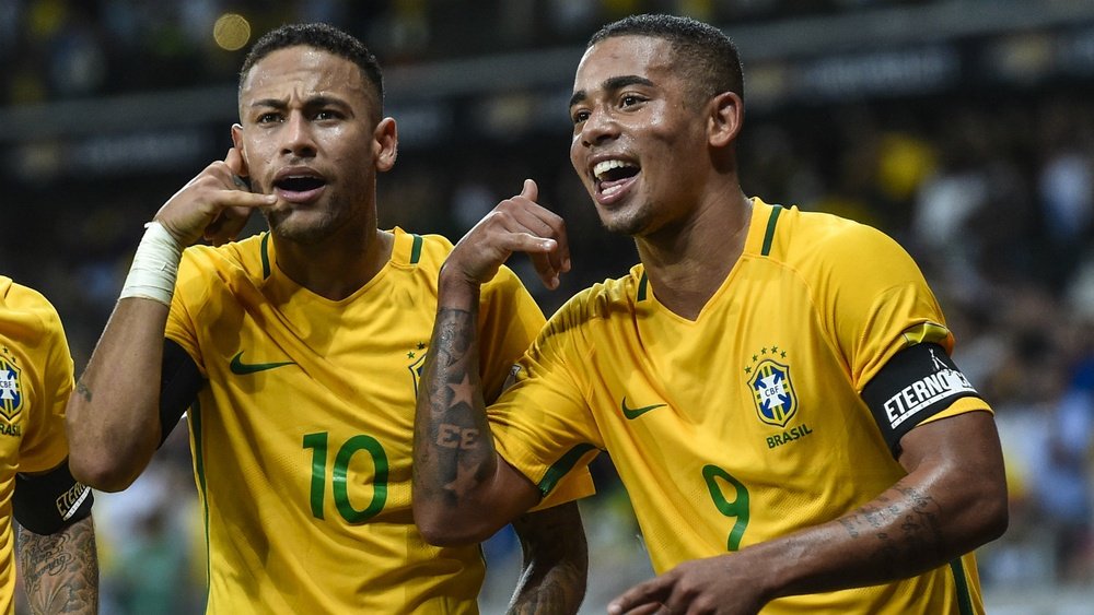 Neymar et Gabriel Jesus avec le Brésil. GOAL