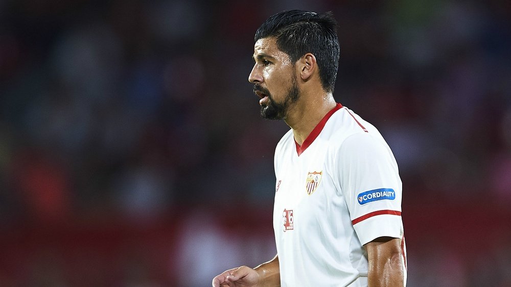 Nolito disputando un partido con el Sevilla FC