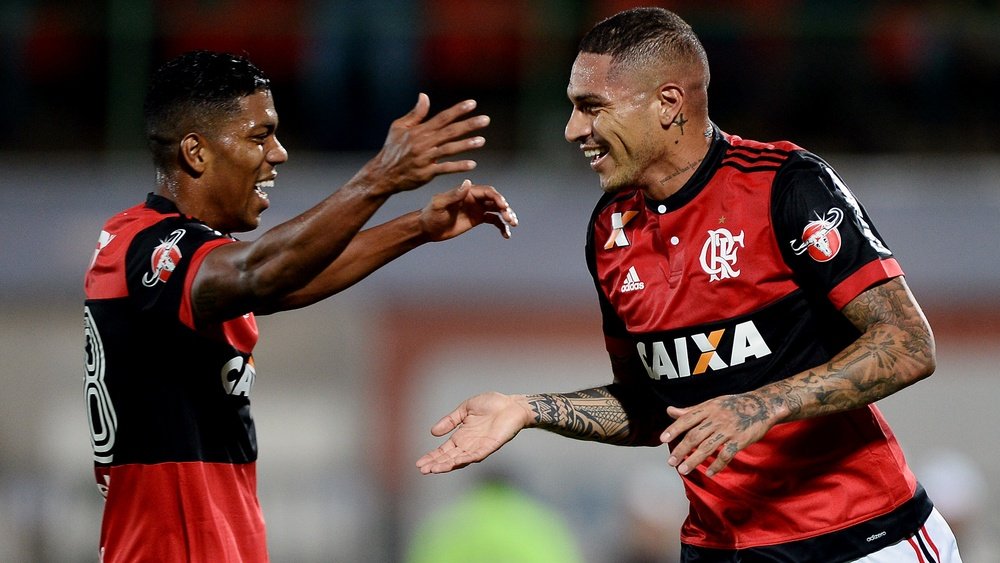 Flamengo 5 x 1 Chapecoense: Com três de Guerrero e dois de Diego, Flamengo atropela a Chape na Ilha
