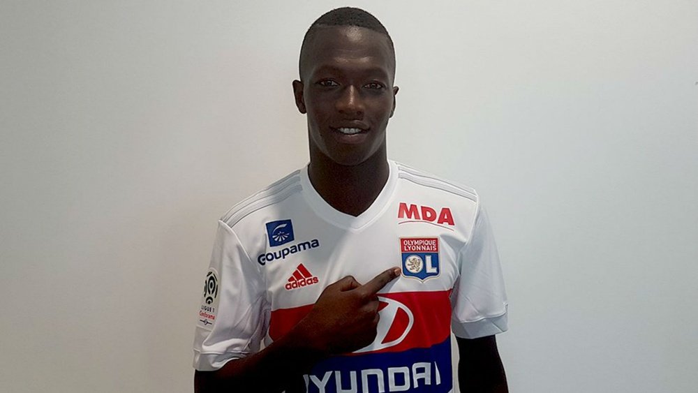 Lyon have completed the signing of midfielder Pape Cheikh Diop. GOAL