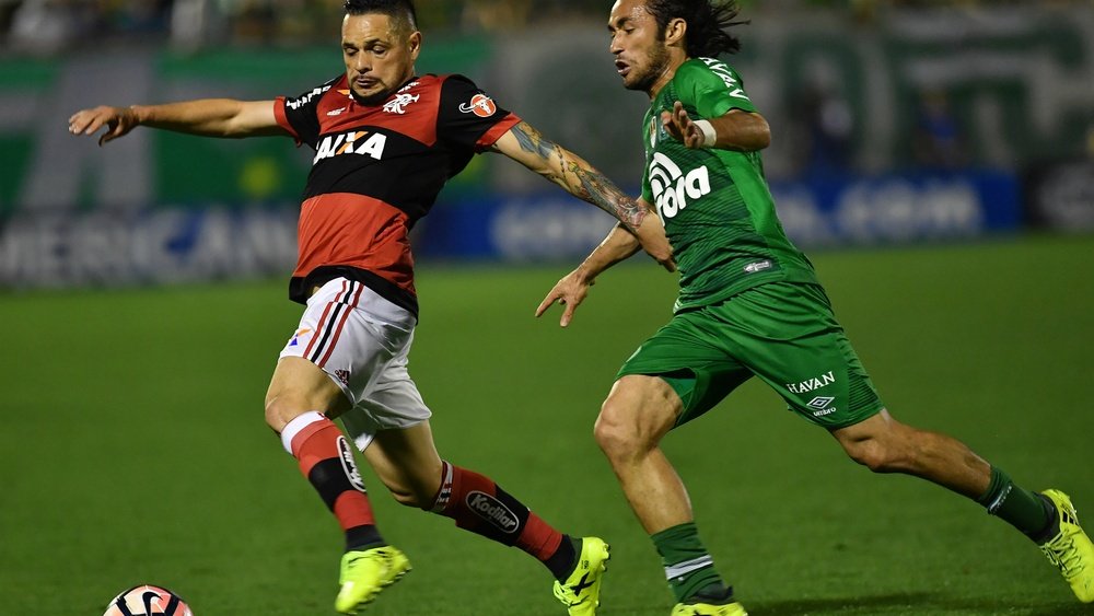 Pará tem sido aposta na lateral esquerda, desde a chegada de Rueda. Goal