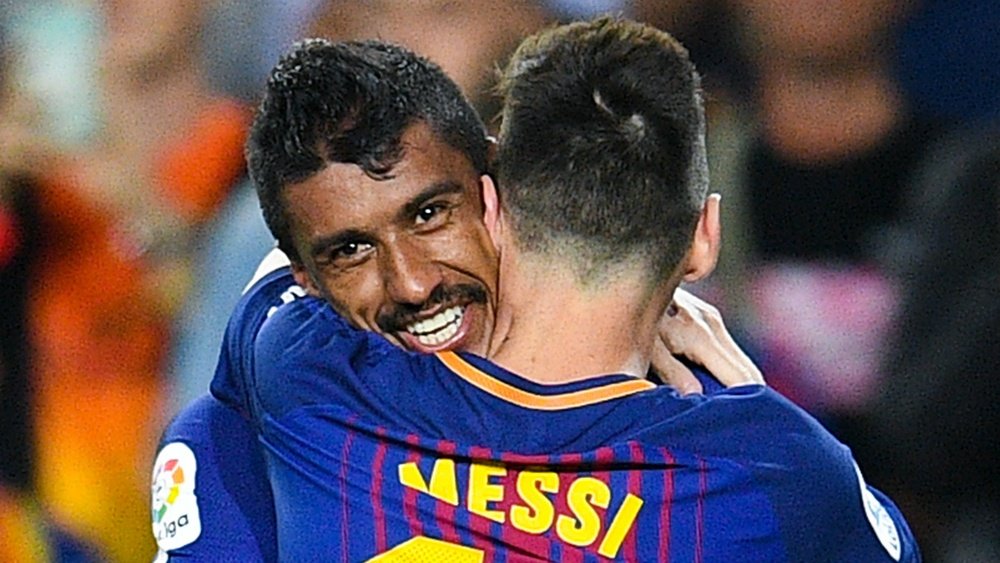 Paulinho et Lionel Messi, FC Barcelone. GOAL