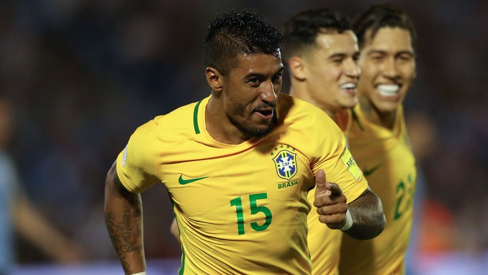 Paulinho envergará a faixa de capitão na partida frente à Colômbia. Goal
