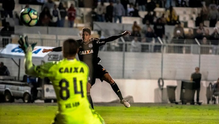 Ponte Preta 4 x 0 Coritiba: Macaca goleia, espanta crise e derruba Pachequinho