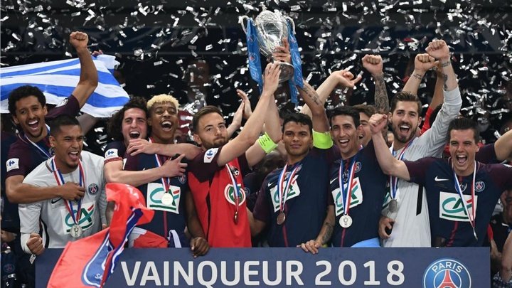 PSG captain Thiago Silva invites Les Herbiers skipper to lift Coupe de France trophy