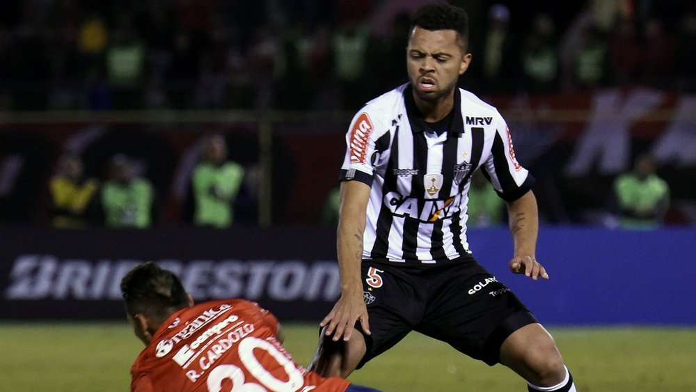 Rafael Carioca se acerta com o Tigres e aguarda posição do Atlético-MG