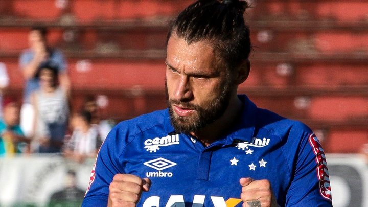 Recuperado, Sóbis deve substituir Ábila no Cruzeiro
