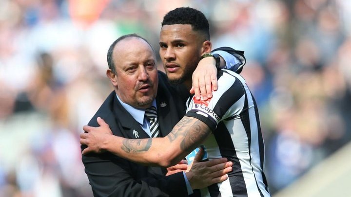 Benitez expecting Liverpool target Lascelles to stay