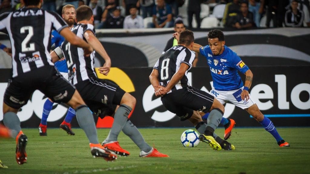 Bahia e Cruzeiro empatam em jogo de quatro gols pelo Campeonato