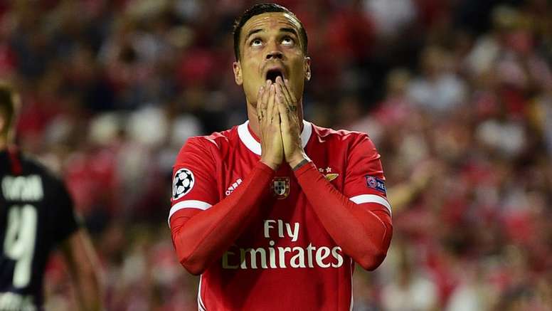 Espanyol smash club record to sign Raul de Tomas for €20m from Benfica. GOAL
