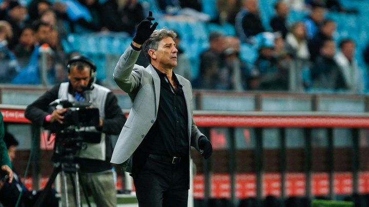 Técnico do Grêmio eligiou atuação e Barrios e revelou que lesão de Bolaños parece séria