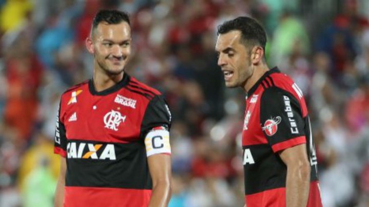 Réver e Rhodolfo agradaram, mas o Flamengo ainda não é dependente dos zagueiros para ter segurança