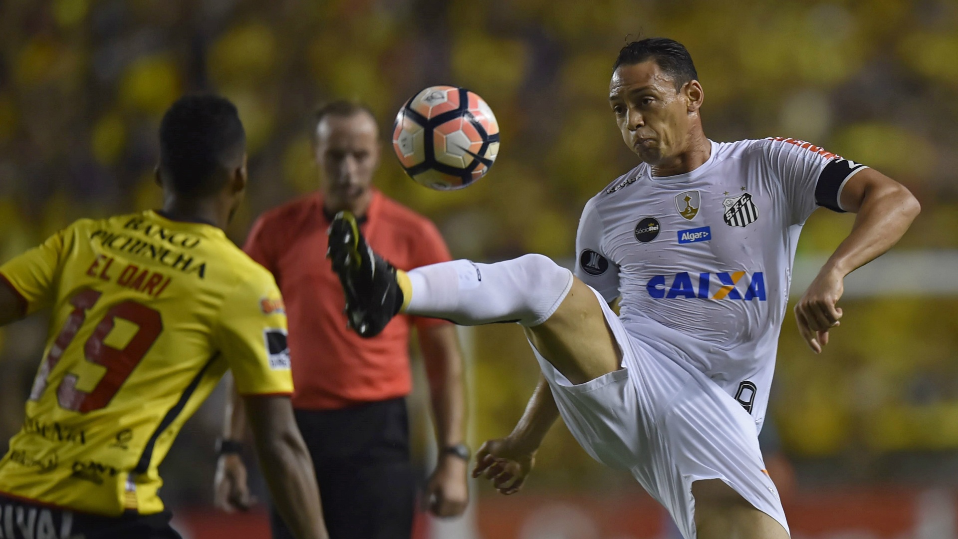 Após empate, jogadores do Santos reclamam de logística da viagem: 