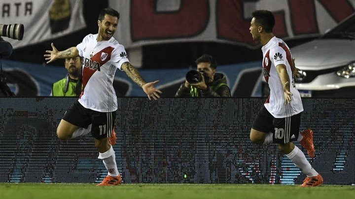 Com gol de Scocco, River bate o Lanús e sai na frente na semifinal da Libertadores
