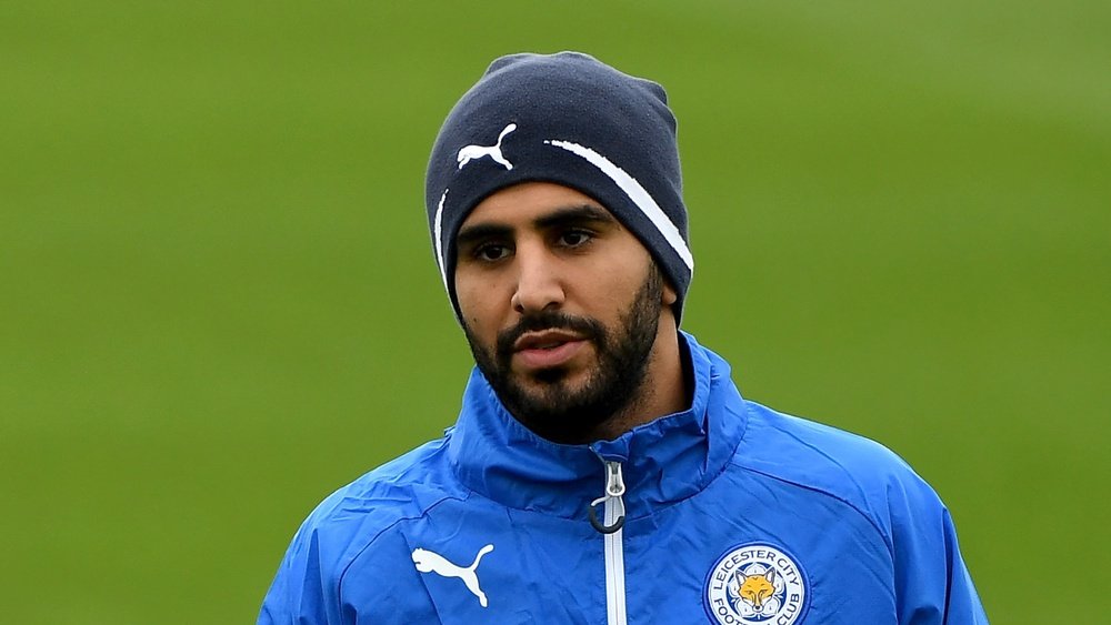 Leicester repousse une offre pour Mahrez. GOAL