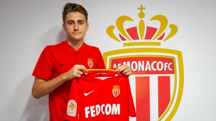 Monaco sign Barcelona teenager Navarro