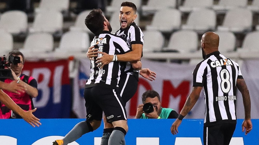 Pimpão celebra vitória, recorde e elogia o legado de Jair no Botafogo; Bruno Silva comenta confusão