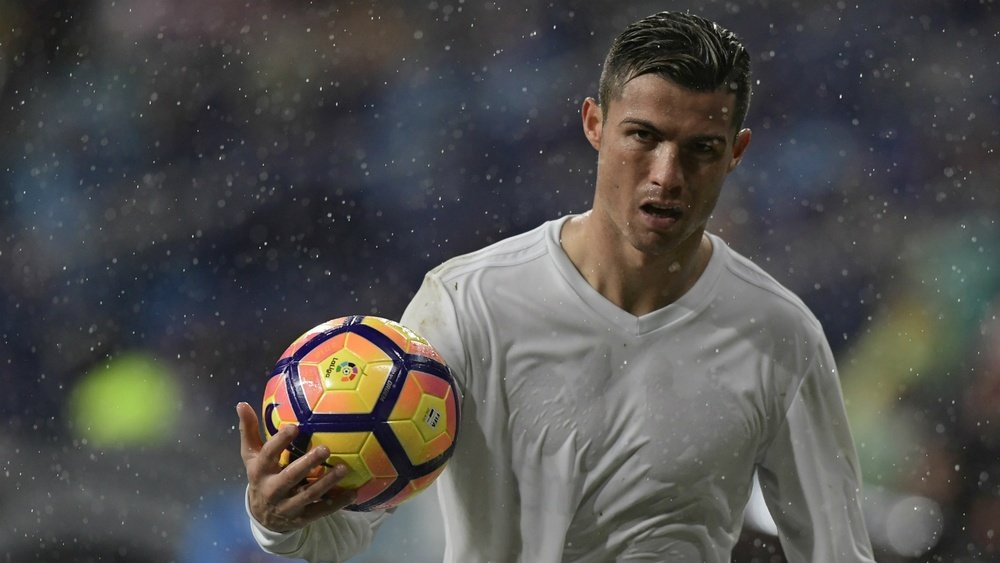 Ronaldo standing in the rain. Goal
