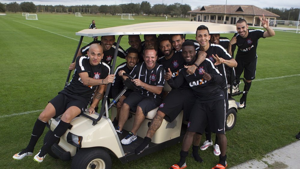 Rubens Barrichello mostra apoio ao Corinthians que jogará na Florida Cup. Goal