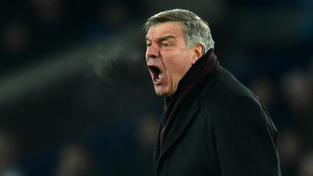 Allardyce accepts boos from the Everton crowd. Goal